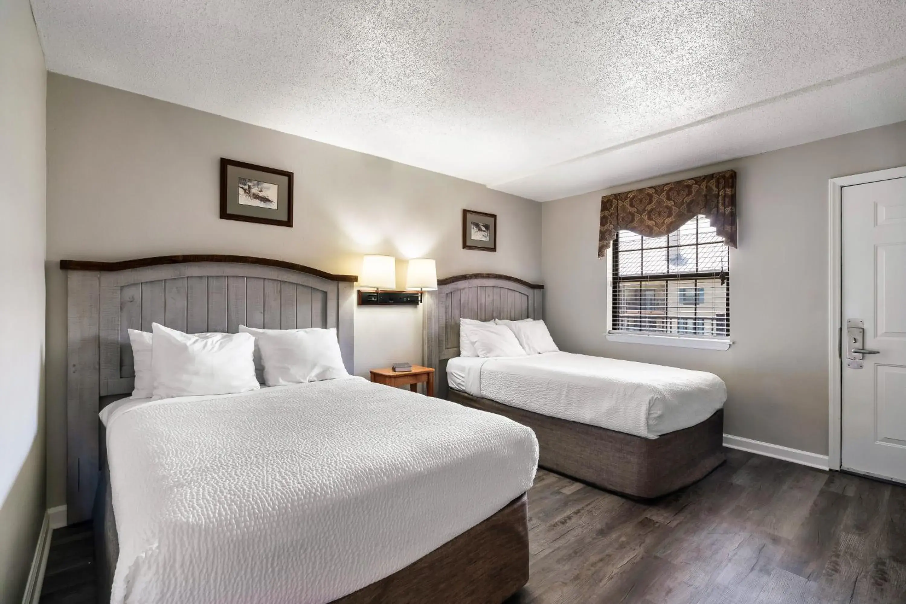 Bed in Gatlinburg Town Square